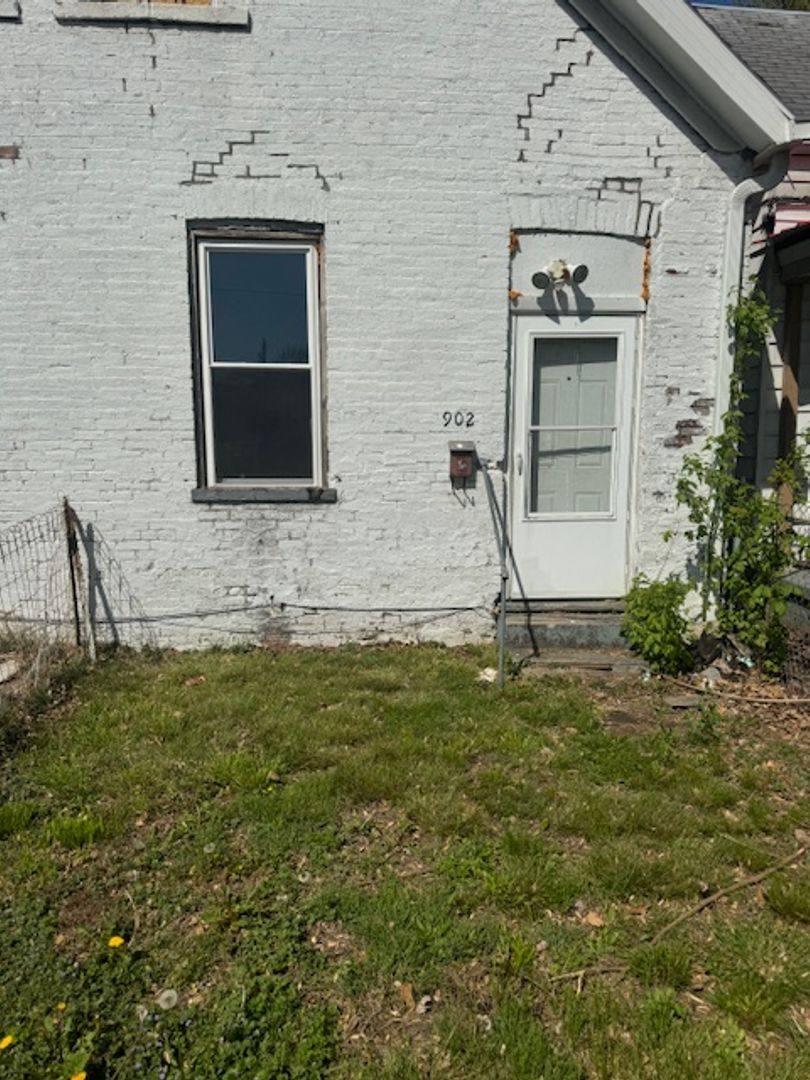 Apartment for rent at 900 Mary St, Evansville, IN 47710