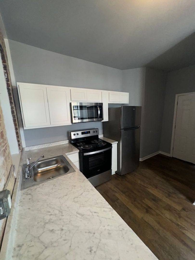 Apartment for rent at 900 Mary St, Evansville, IN 47710