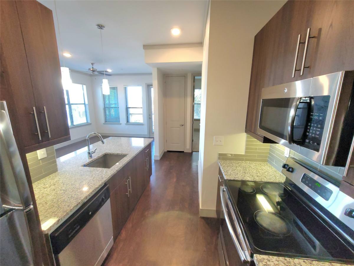 Apartment for rent at 1800 St Joseph Parkway, Houston, TX 77003