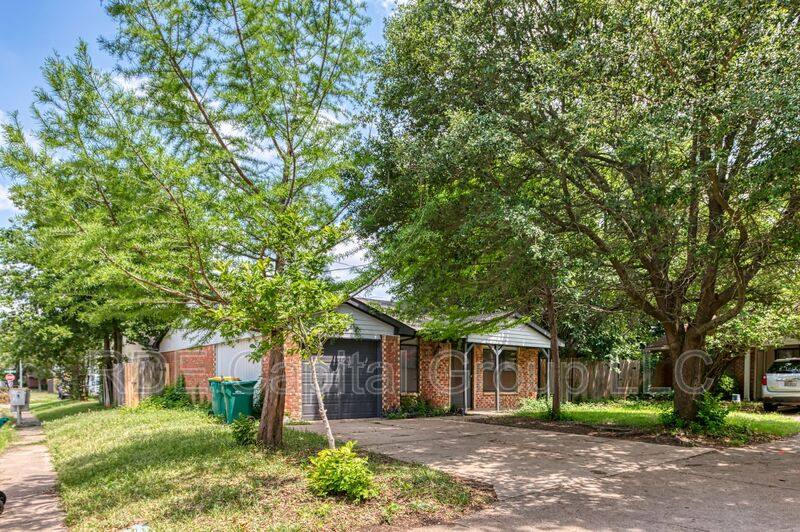 House for rent at 447 Vincent St, Cedar Hill, TX 75104