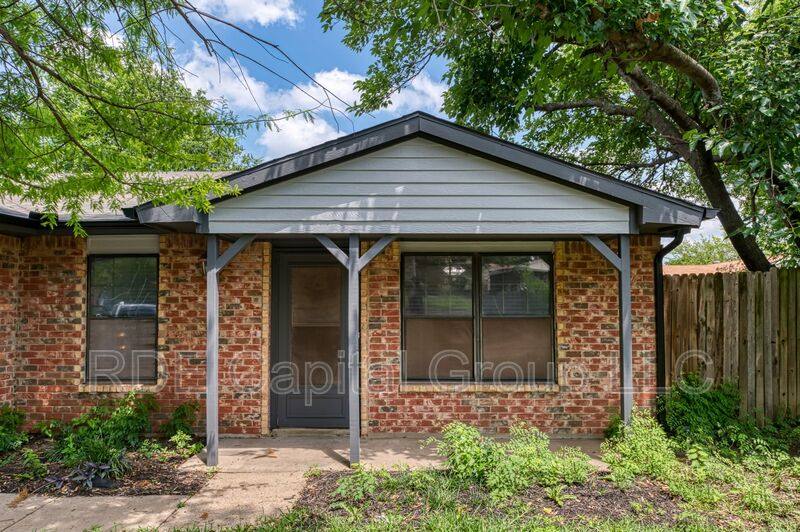 House for rent at 447 Vincent St, Cedar Hill, TX 75104