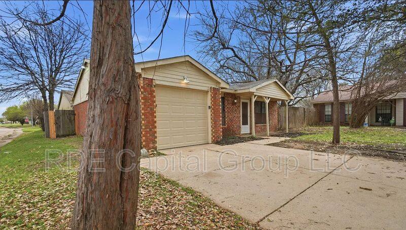 House for rent at 447 Vincent St, Cedar Hill, TX 75104