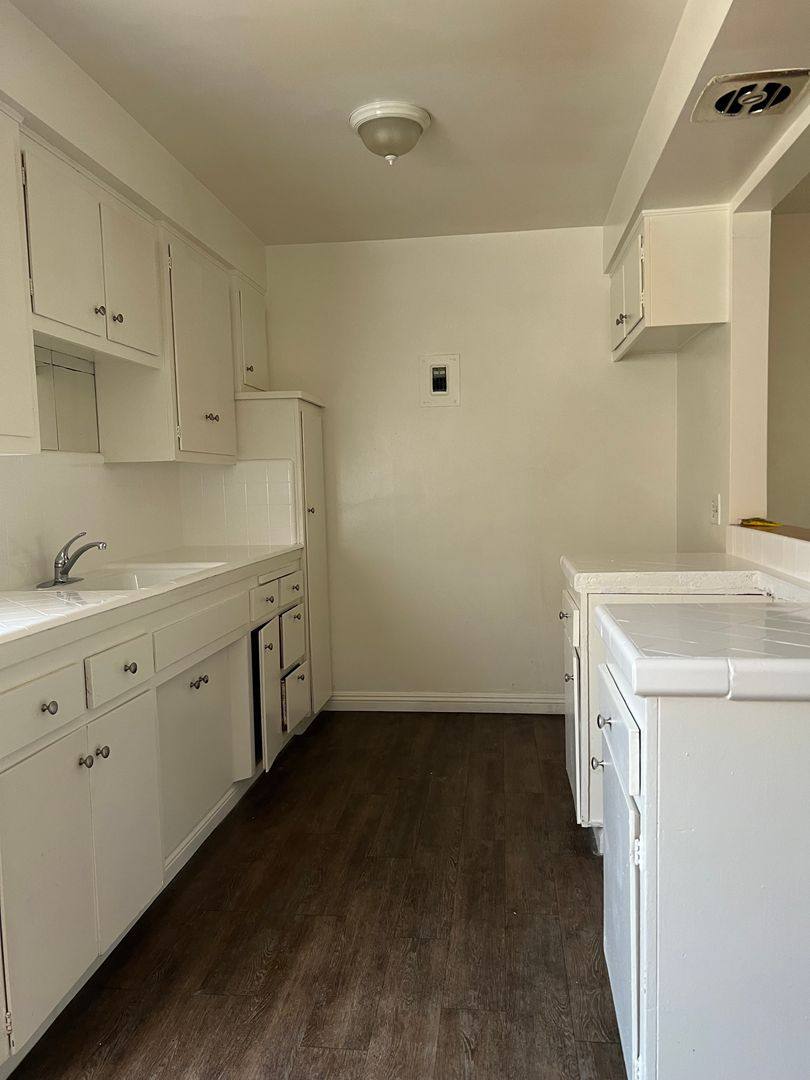 Apartment for rent at 10345 San Antonio Ave, South Gate, CA 90280