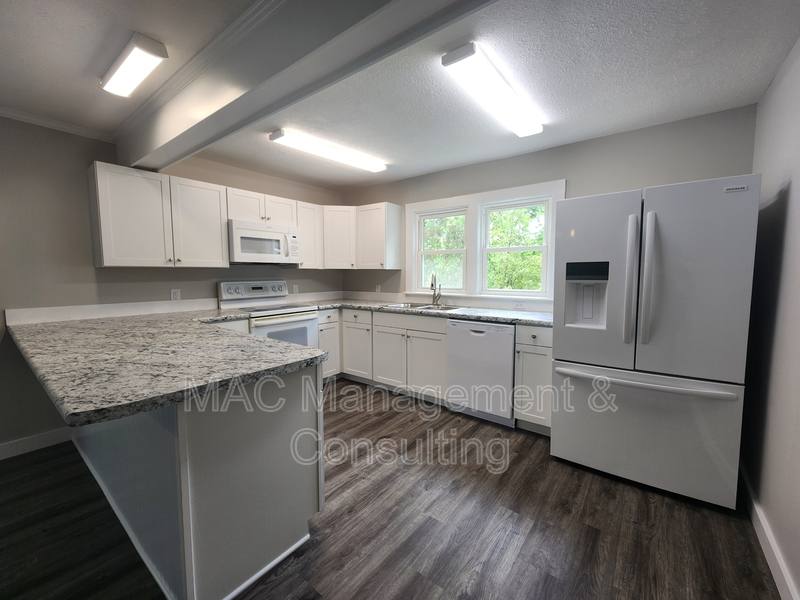 House for rent at 1067 Crescent Dr, Cookeville, TN 38501