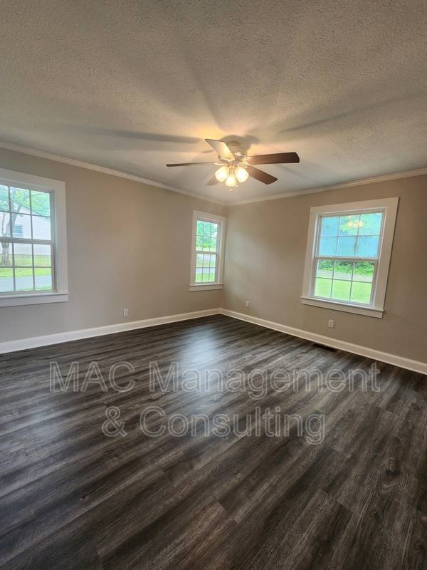 House for rent at 1067 Crescent Dr, Cookeville, TN 38501