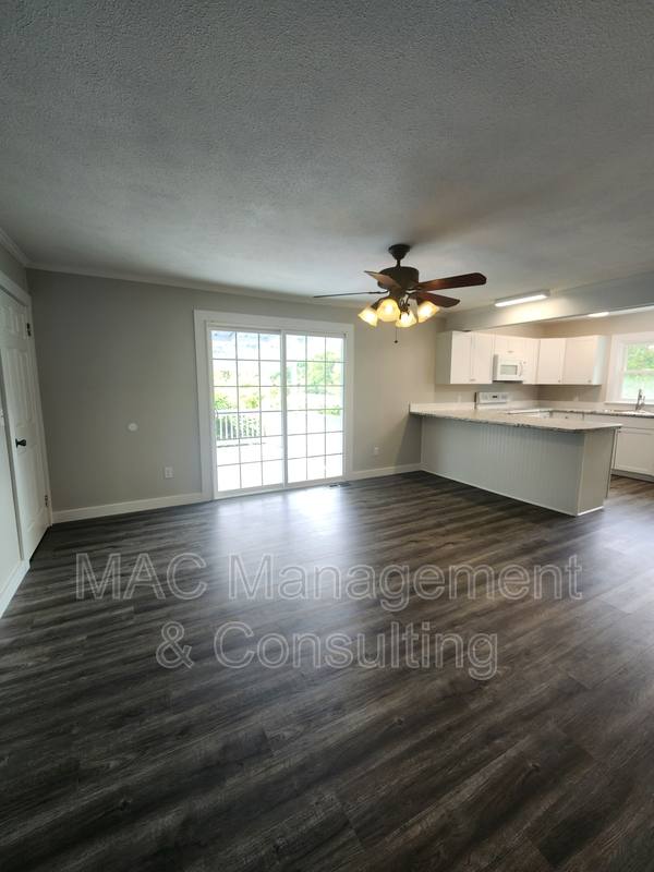 House for rent at 1067 Crescent Dr, Cookeville, TN 38501