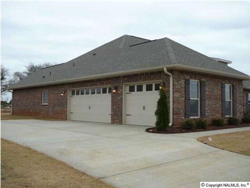 House for rent at 118 Harbor Glen Dr, Madison, AL 35756
