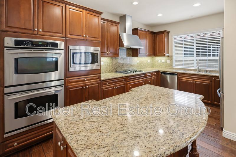 Townhouse for rent at 26 Shadowplay, Irvine, CA 92620