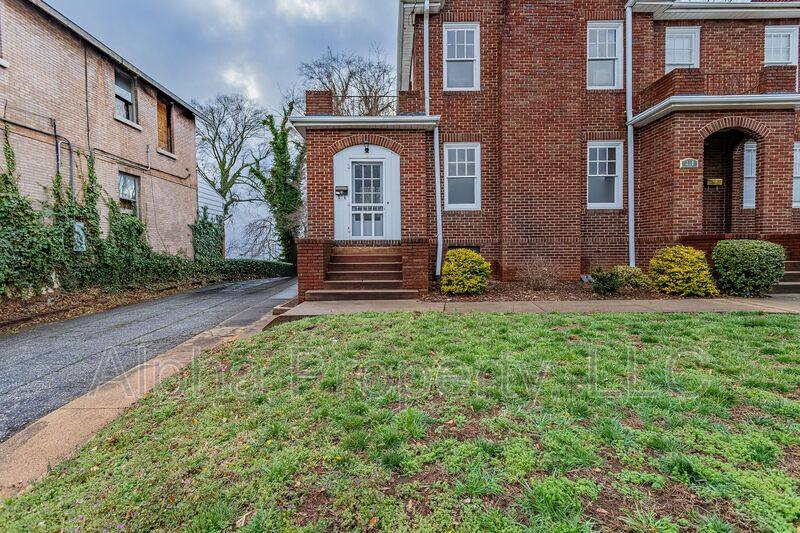 Apartment for rent at 712 Augusta St, Greenville, SC 29605