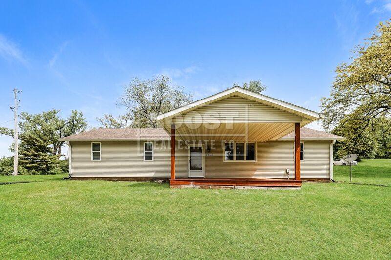 House for rent at 2406 Springfield-Xenia Rd, Springfield, OH 45506