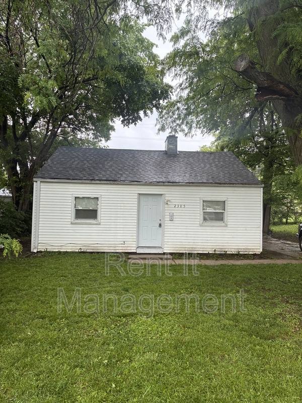 Apartment for rent at 2305 John A Creighton Blvd, Omaha, NE 68111