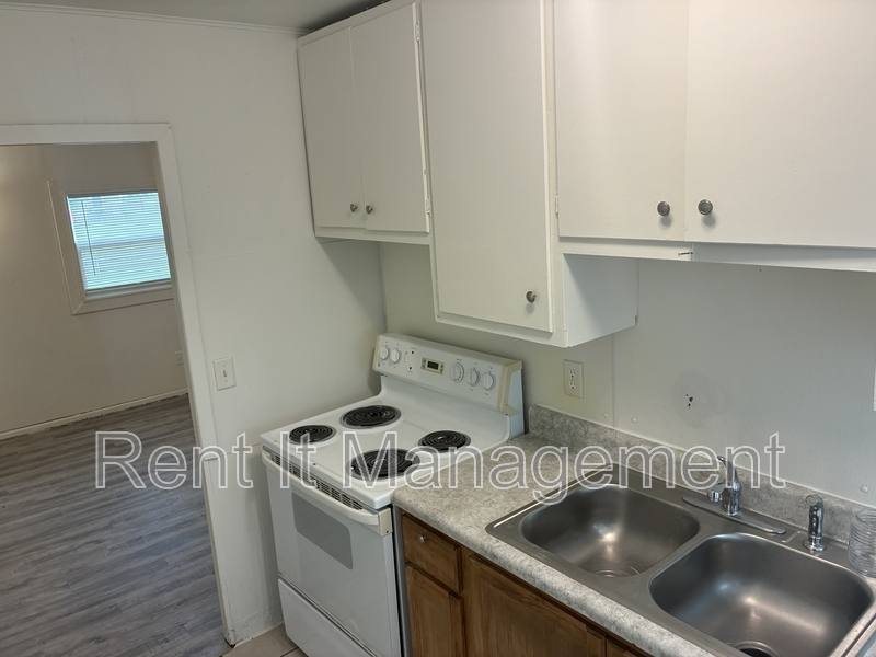 Apartment for rent at 2305 John A Creighton Blvd, Omaha, NE 68111