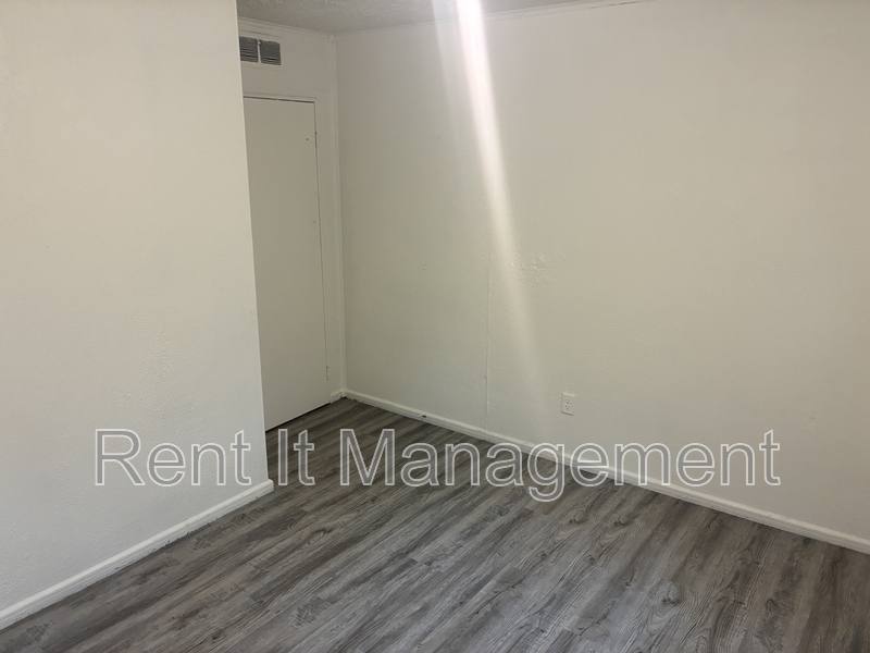 Apartment for rent at 2305 John A Creighton Blvd, Omaha, NE 68111