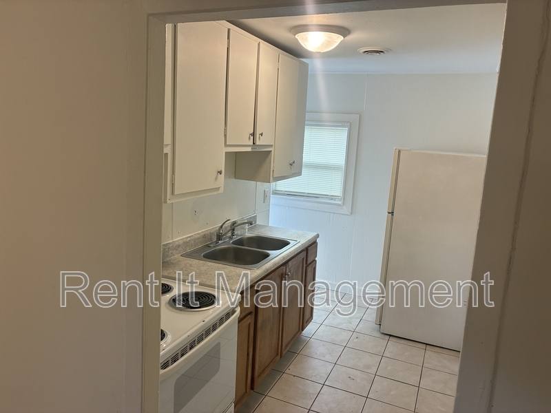 Apartment for rent at 2305 John A Creighton Blvd, Omaha, NE 68111
