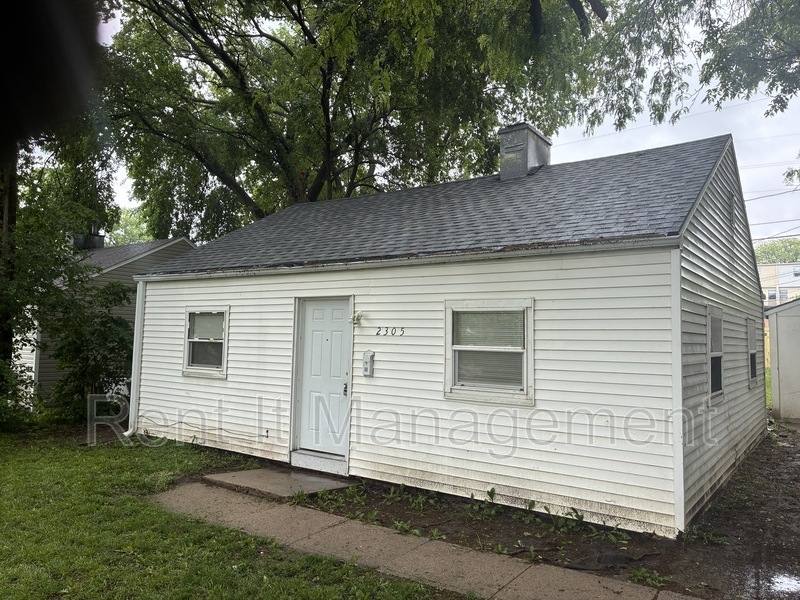 Apartment for rent at 2305 John A Creighton Blvd, Omaha, NE 68111