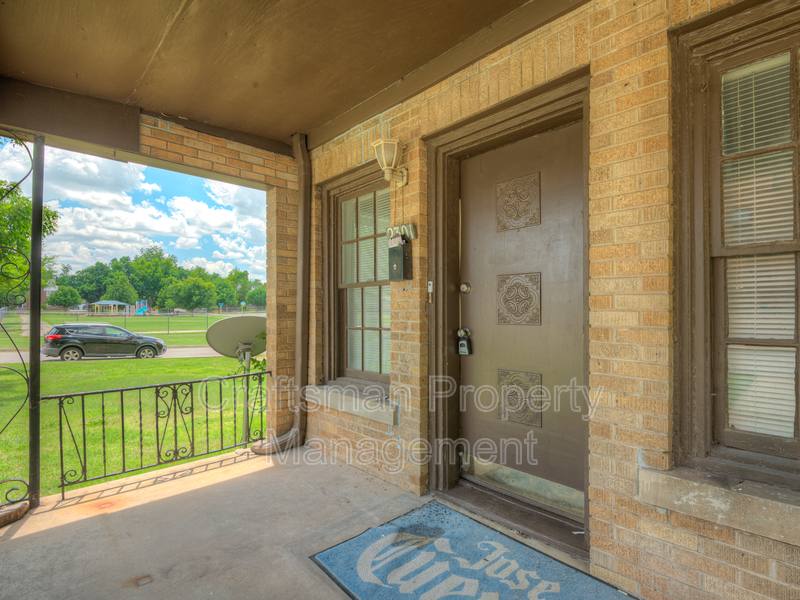 House for rent at 2301 N Florida Ave, Oklahoma City, OK 73106