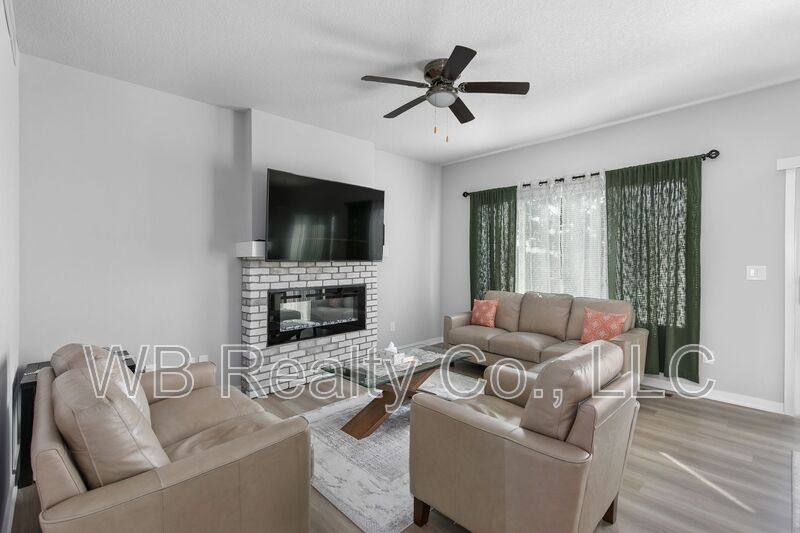 House for rent at 4736 NW 167th St, Urbandale, IA 50323