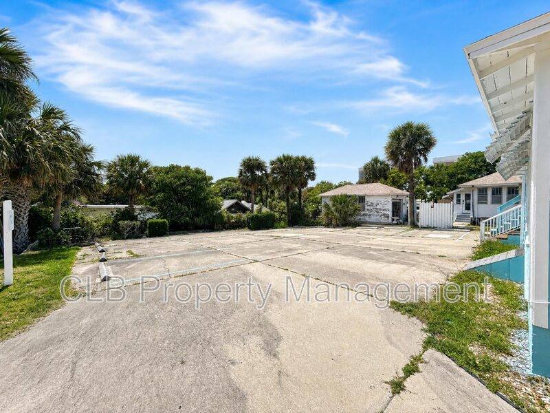 Apartment for rent at 431 N Grandview Ave, Daytona Beach, FL 32118