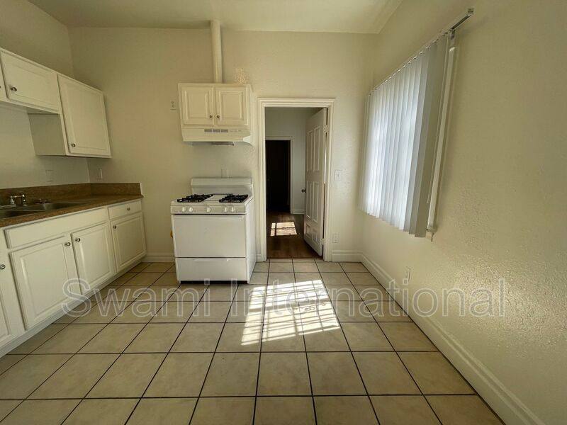 House for rent at 932 W 62nd St, Los Angeles, CA 90044