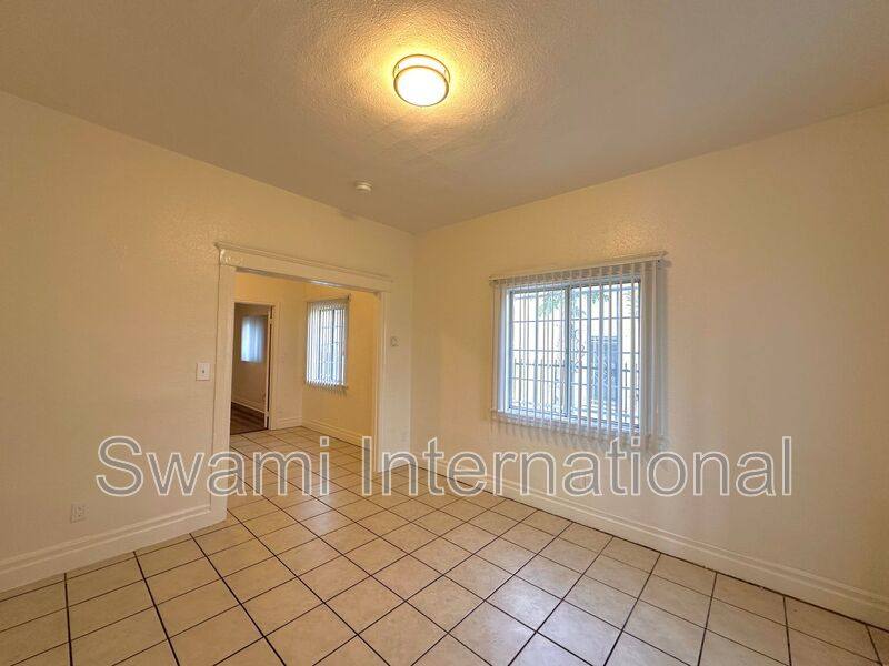 House for rent at 932 W 62nd St, Los Angeles, CA 90044