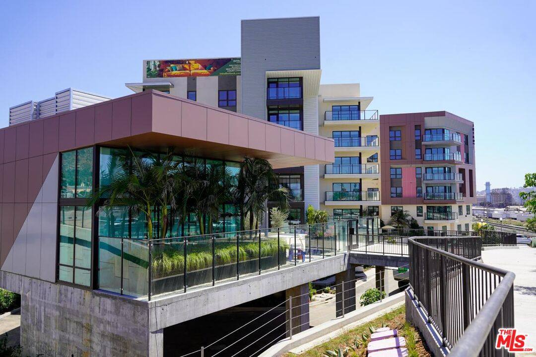 Apartment for rent at 800 N Front St, Burbank, CA 91502
