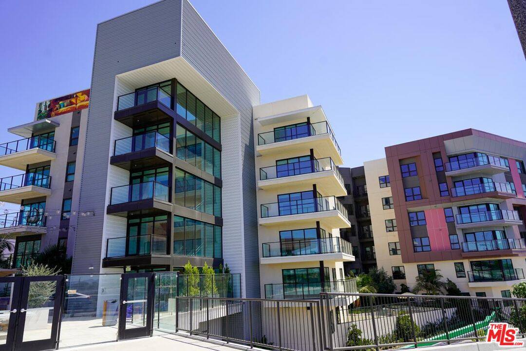 Apartment for rent at 800 N Front St, Burbank, CA 91502