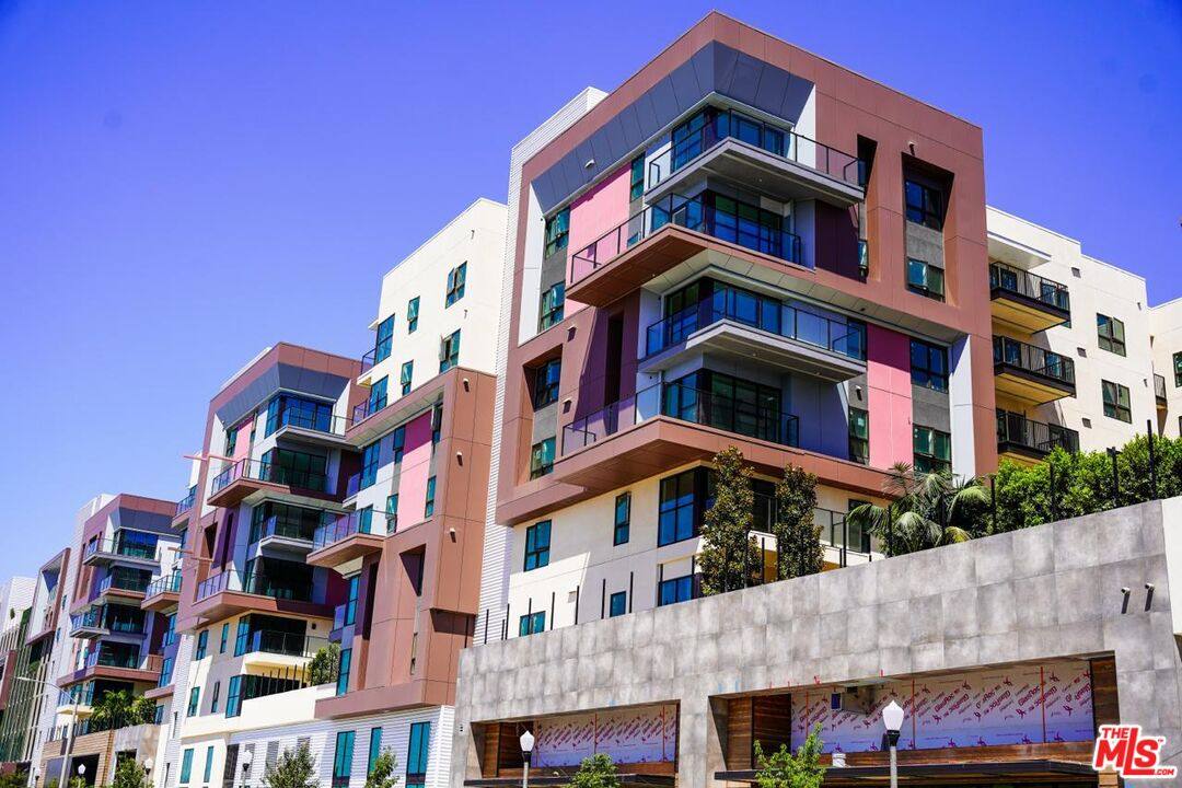 Apartment for rent at 800 N Front St, Burbank, CA 91502