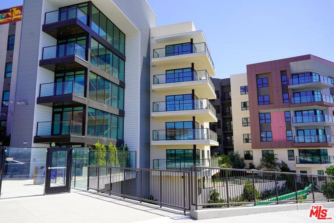 Apartment for rent at 800 N Front St, Burbank, CA 91502