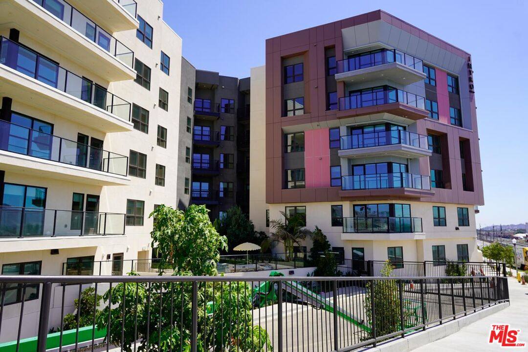 Apartment for rent at 800 N Front St, Burbank, CA 91502