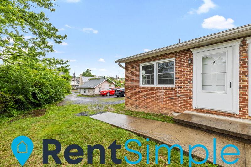 Apartment for rent at 223 S Main St #5, Woodstock, VA 22664