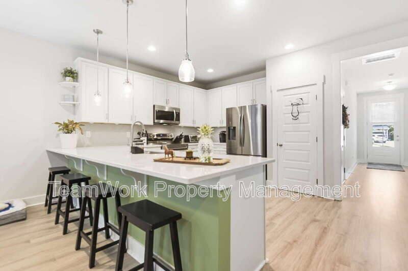 Townhouse for rent at 7722 Park Gate Dr, North Charleston, SC 29418