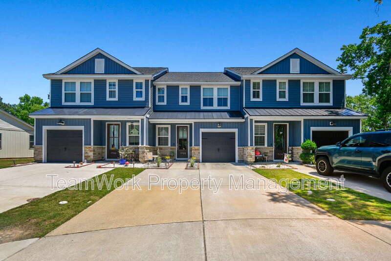 Townhouse for rent at 7722 Park Gate Dr, North Charleston, SC 29418