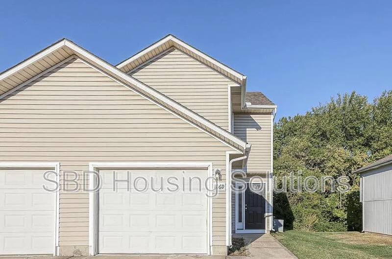Townhouse for rent at 106 NE Dogwood St #D, Oak Grove, MO 64075