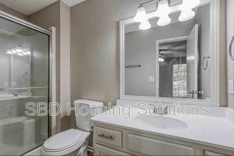 Townhouse for rent at 106 NE Dogwood St #D, Oak Grove, MO 64075