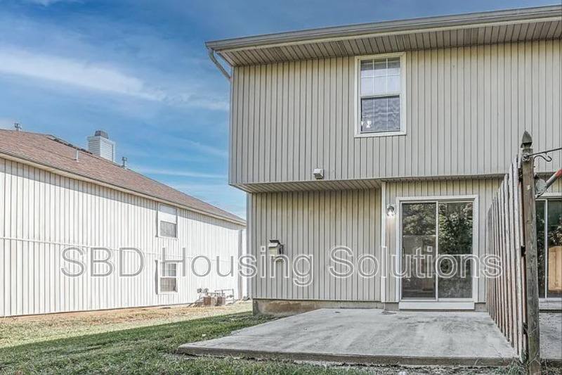 Townhouse for rent at 106 NE Dogwood St #D, Oak Grove, MO 64075