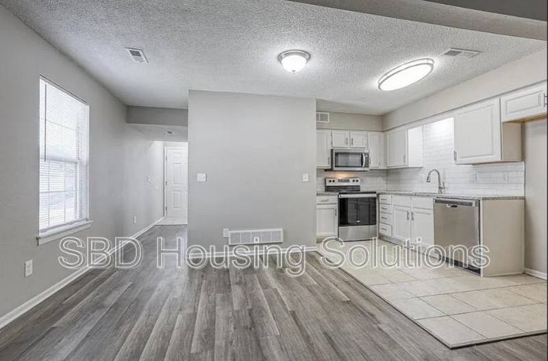Townhouse for rent at 106 NE Dogwood St #D, Oak Grove, MO 64075