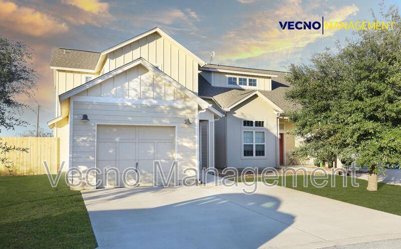 Townhouse for rent at 211 Circle Court, Pleasanton, TX 78064