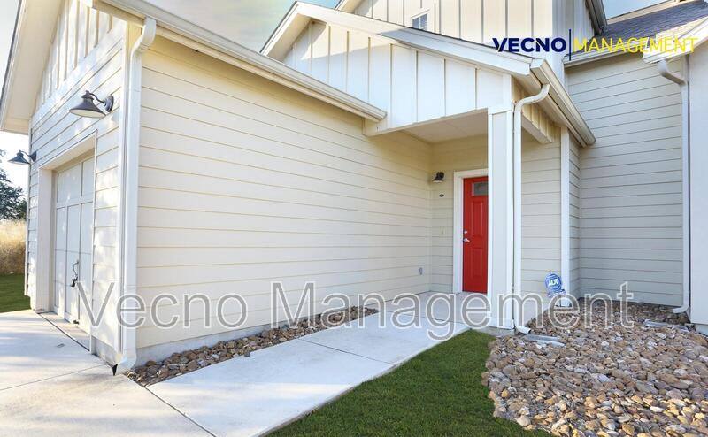 Townhouse for rent at 211 Circle Court, Pleasanton, TX 78064