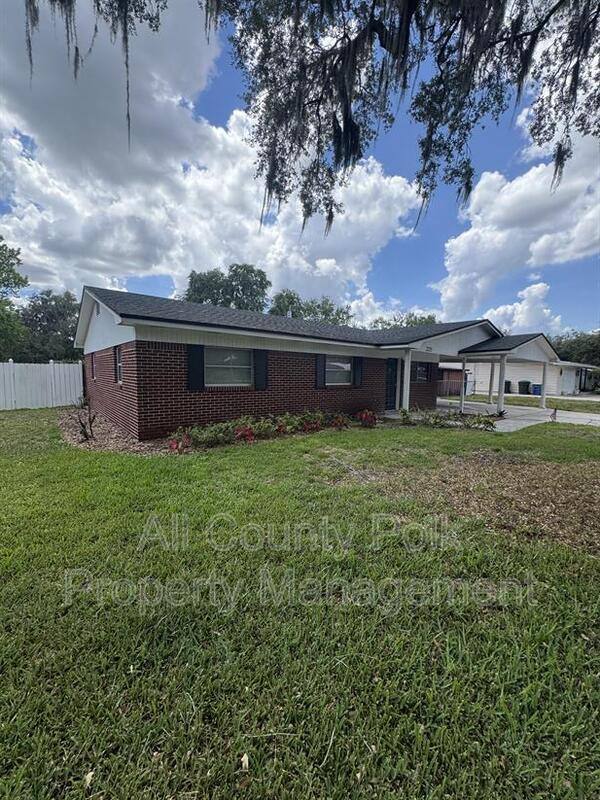 House for rent at 2255 E Helen Circle, Bartow, FL 33830