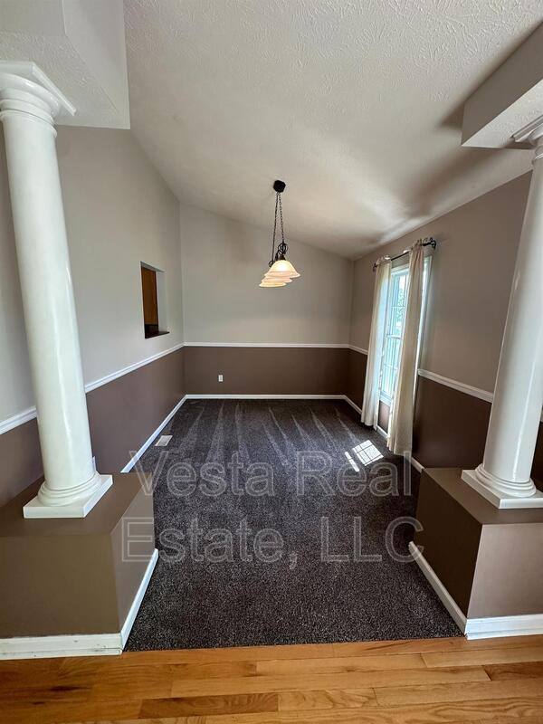 House for rent at 3102 Auburn Rd, Bloomington, IL 61704