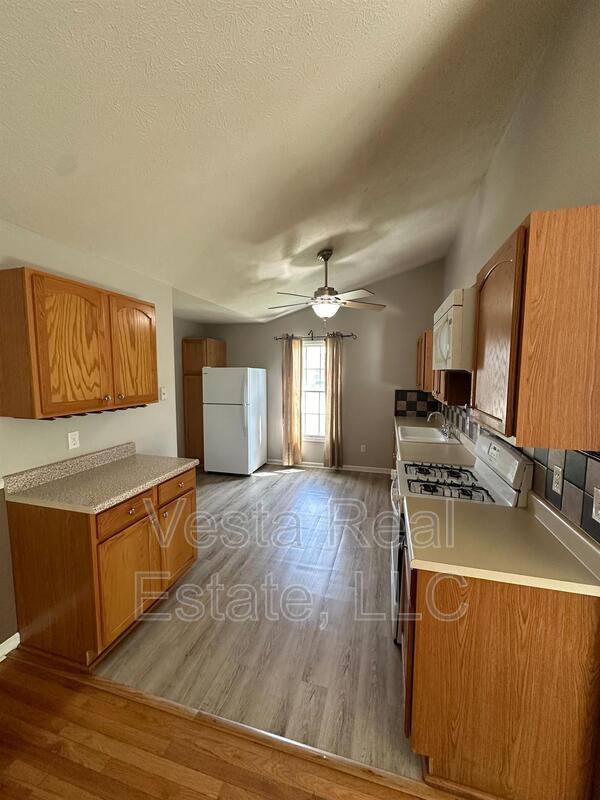 House for rent at 3102 Auburn Rd, Bloomington, IL 61704