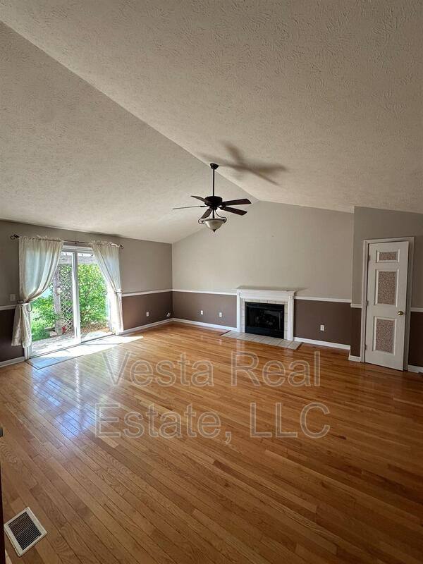 House for rent at 3102 Auburn Rd, Bloomington, IL 61704