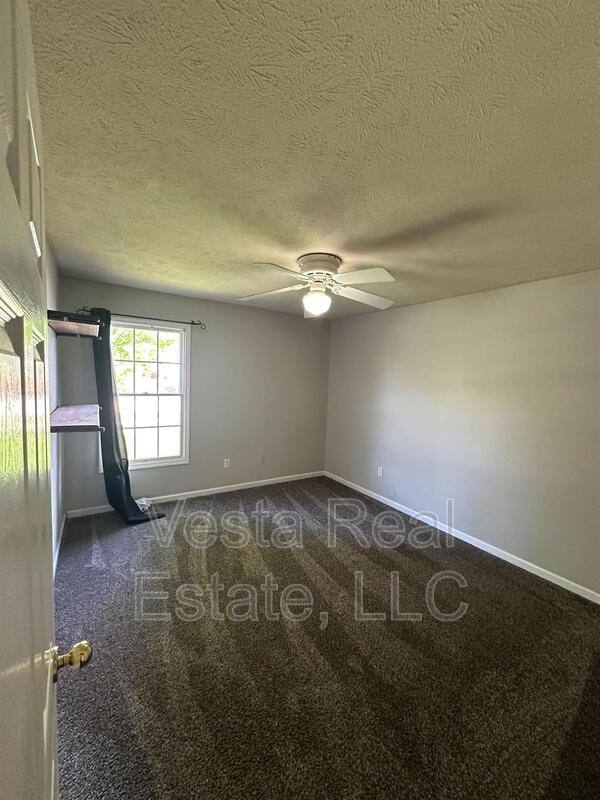 House for rent at 3102 Auburn Rd, Bloomington, IL 61704