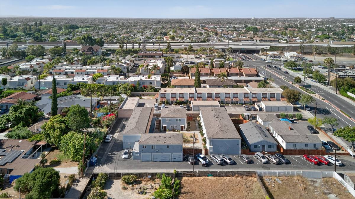 Apartment for rent at 13392 Magnolia St, Garden Grove, CA 92844