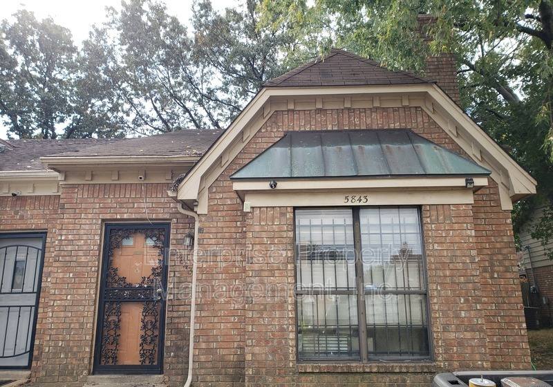 Townhouse for rent at 5843 Plum Valley Dr, Memphis, TN 38141