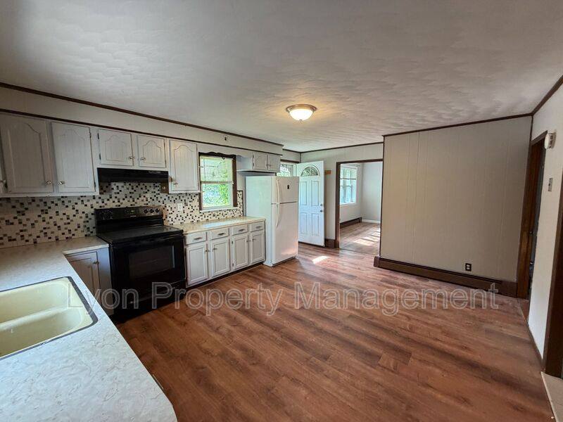 Apartment for rent at 403 Broad St - 1st Floor, Cumberland, RI 02864