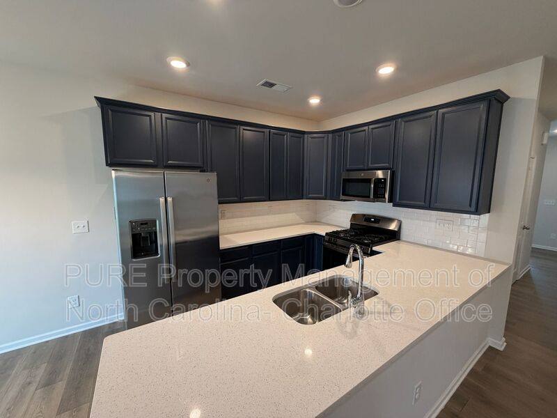 Townhouse for rent at 519 San Marco Dr, Gastonia, NC 28056