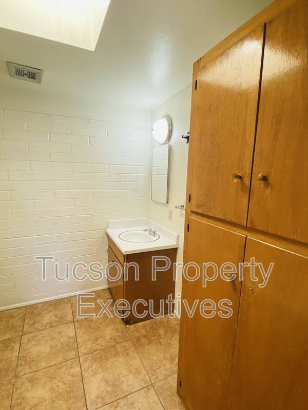 Townhouse for rent at 4239 E Lee St, Tucson, AZ 85712