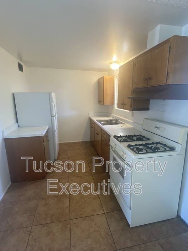 Townhouse for rent at 4239 E Lee St, Tucson, AZ 85712