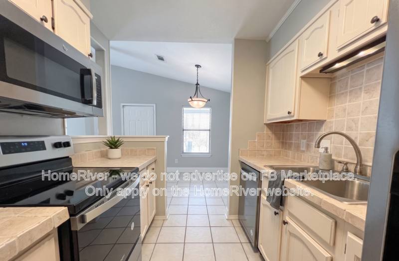 Condo for rent at 2299 Scenic Highway B5, Pensacola, FL 32503